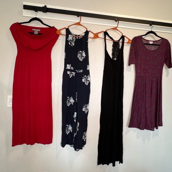 Set of 4 dresses for $20 size small - Picture 3 of 11